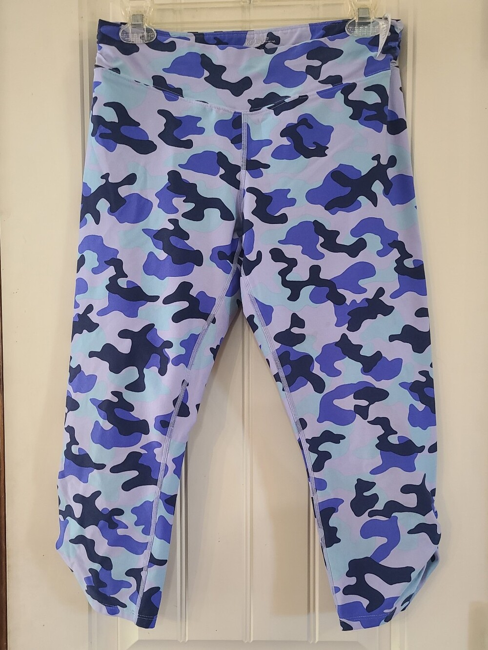 Kensie Performance Rouched Calf-length Purple Camo Leggings - Size L